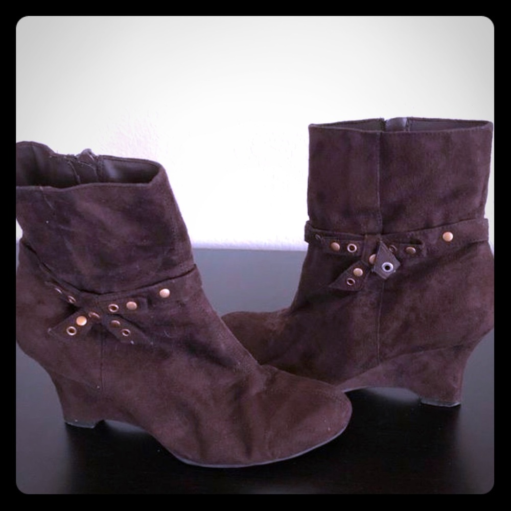 Brown suede wedge fashion boots